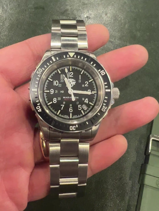 Marathon USMC Diver’s Automatic – Stainless Steel Bracelet Version  – Includes Original 20mm Green Vulcanized Rubber Strap